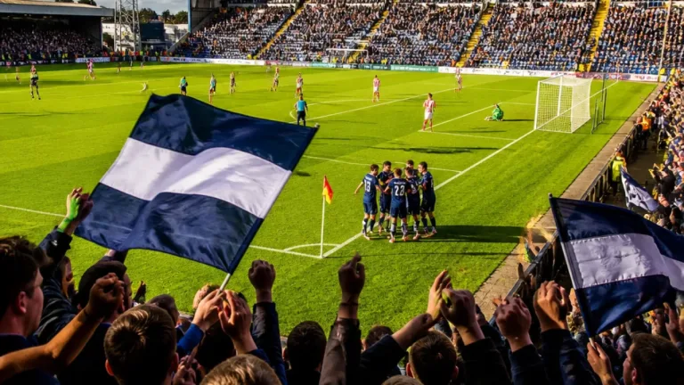 Dundee hold firm at Dens Park to beat Aberdeen 2-0