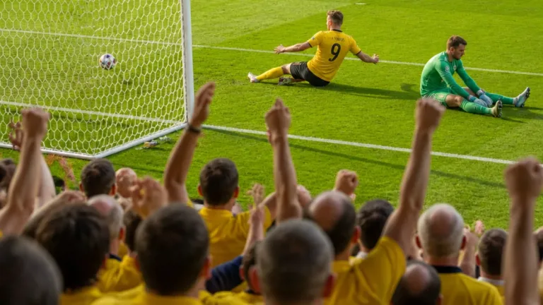 Oxford United striker hails Aaron Ramsey as club eye stronger strike options